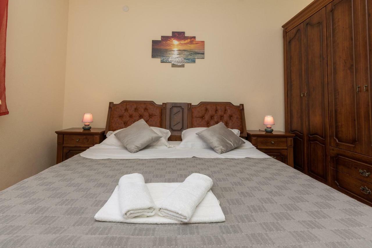 Apartman Mladenka Sukošan Dış mekan fotoğraf