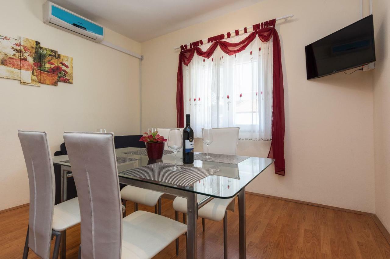 Apartman Mladenka Sukošan Dış mekan fotoğraf