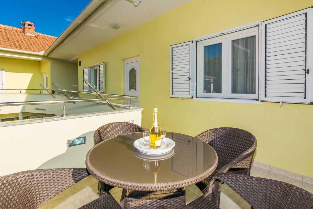 Apartman Mladenka Sukošan Dış mekan fotoğraf